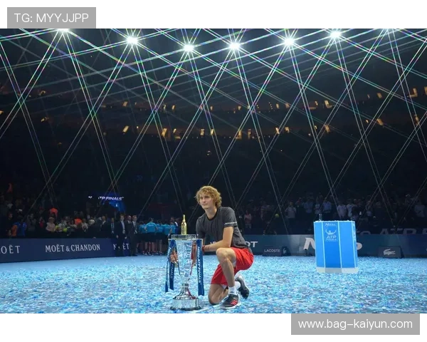 ATP总决赛现场观众求婚成功,阿尔卡拉斯逆转胜为特殊时刻添彩 ATP总决赛现场观众求婚成功,阿尔卡拉斯逆转胜为特殊时刻添彩