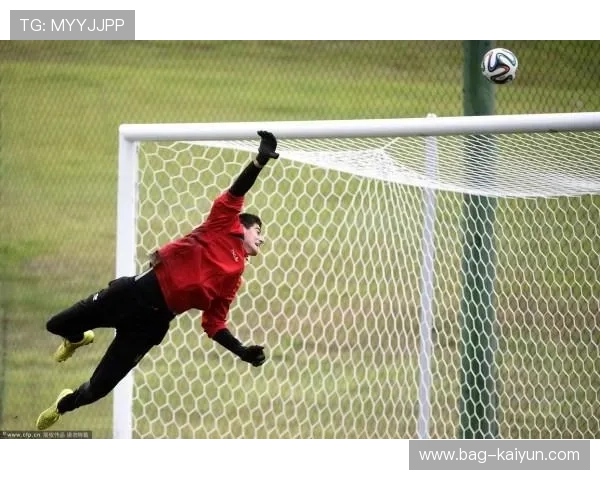 库尔图瓦飞身扑救力保球门，皇马门神关键发挥